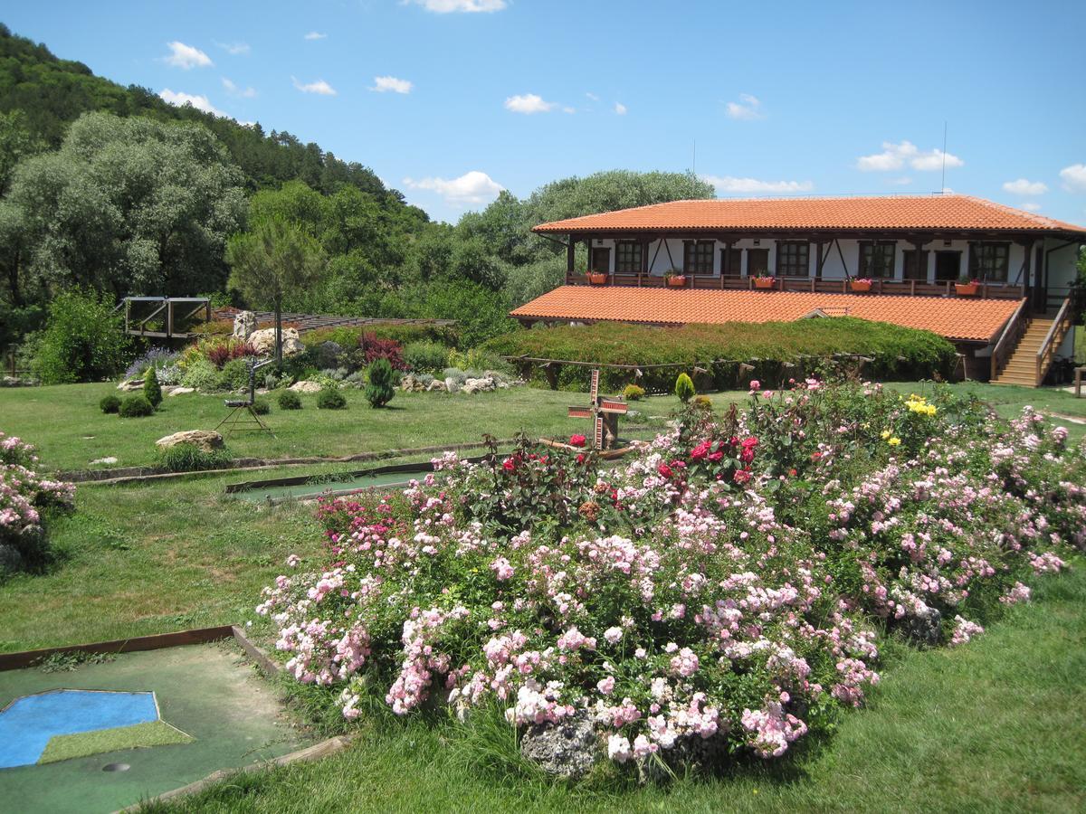 Complex Barite Hotel Chernevo Buitenkant foto